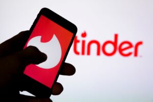 Tinder'da kız arayanlara tuzak kuruyorlar! 17 Tinder, kimlik doğrulamasını tüm kullanıcılar için kullanılabilir hale getiriyor