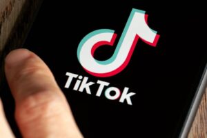 TikTok, 'rahatsız edici içerik' için arama sonuçlarına uyarılar ekliyor
