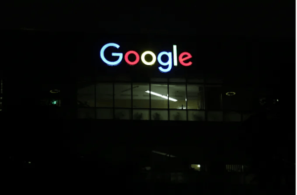 Google, masaüstünde Arama sekmesi için karanlık modu kullanıma sunuyor