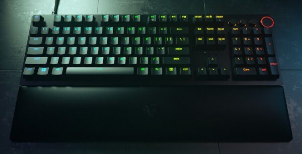 Razer Huntsman V2 oyuncu klavyesi: Konforlu, hızlı ve RGB'li
