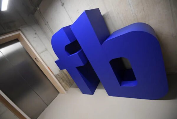 Facebook, İngiltere'de 69.6 milyon dolar para cezasına çarptırıldı