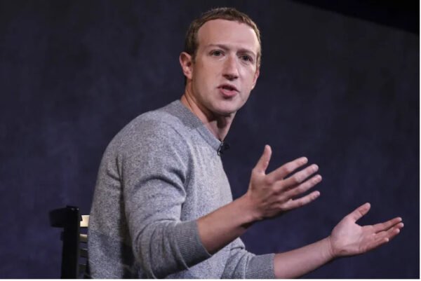 Mark Zuckerberg, Facebook hakkındaki iddiaları yalanlıyor