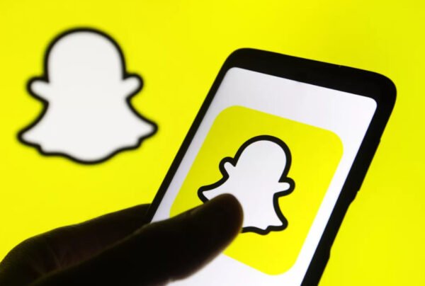 Snapchat, Apple yüzünden %25 değer kaybetti