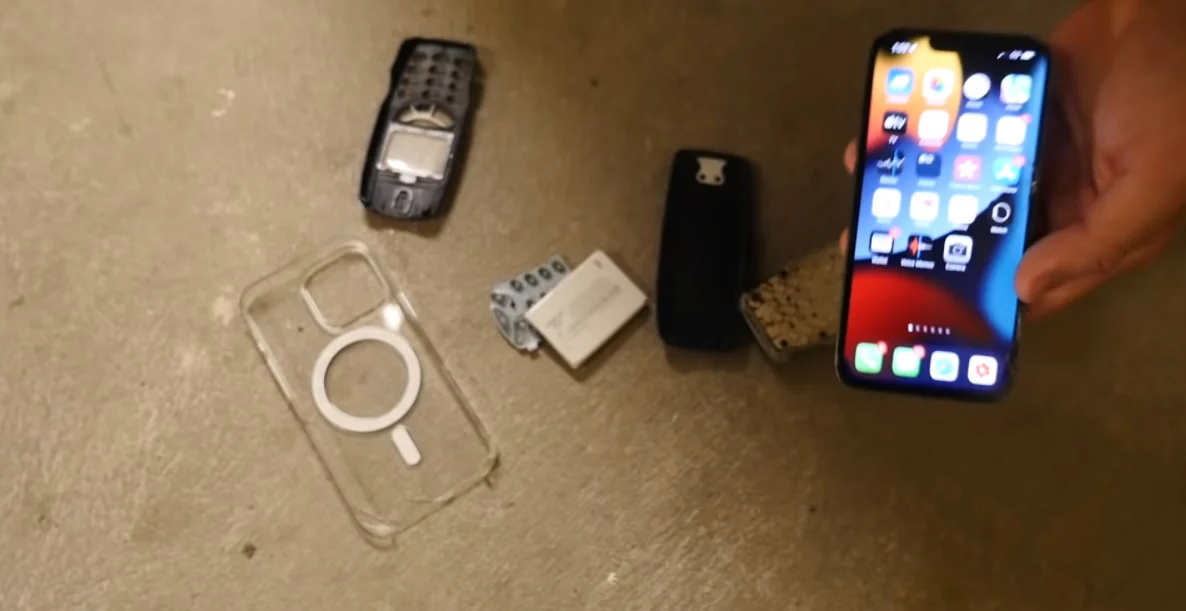 iPhone 13 mü daha sağlam yoksa Nokia 3310 mu? 1 t12 1