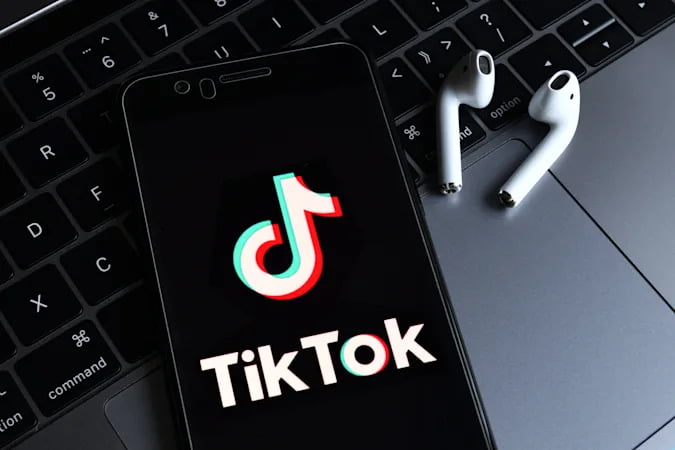 TikTok fenomeni canlı yayında intihar etti