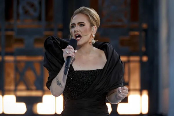 Adele, Spotify albüm sayfalarından karıştır düğmesini kaldırttı