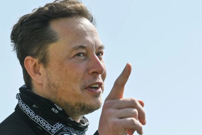 Elon Musk, Tesla hisselerini satmak için anket düzenledi
