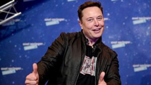 Elon Musk, SpaceX'in ilk yörünge uçuşu için tarih verdi