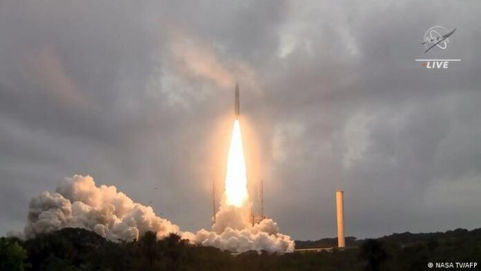 NASA James Webb Uzay Teleskobu başarıyla uzaya fırlatıldı