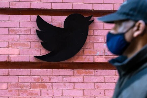 Twitter, "yanlışlıkla" kullanıcıları askıya aldı