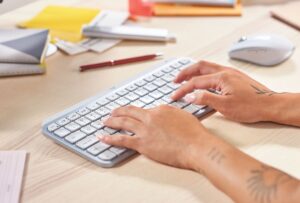 Logitech’in yeni minimalist kablosuz klavyesi : MX Keys Mini 61 MX Keys Mini