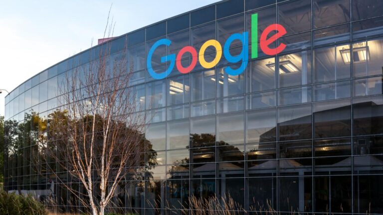 Google, çalışanlarının ofise dönüşünü bir kez daha erteledi!