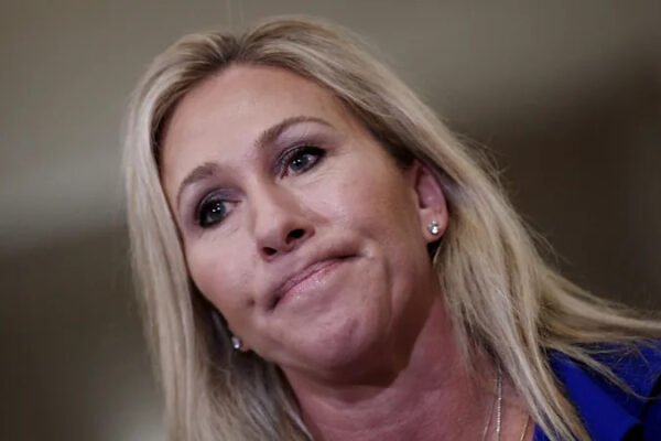 Facebook da önemli bir ismi banladı!