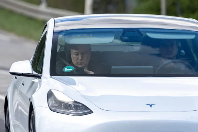 Tesla, 2021'de yaklaşık 1 milyon elektrikli araç teslim etti