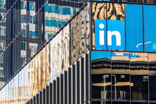LinkedIn Clubhouse tarzı sesli etkinlikler sunacak