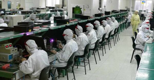 Apple fabrikasında toplu gıda zehirlenmesi! 2 Apple fabrikasında toplu gıda zehirlenmesi!