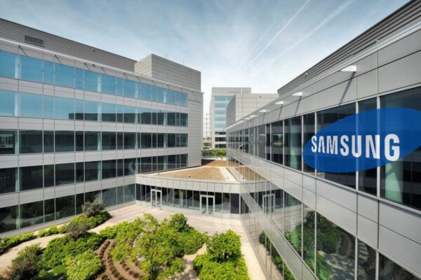 Samsung bugün 2021'in 4. çeyreği ve geçen yılın tamamı için mali sonuçları yayınladı. Görünüşe göre şirket tüm zamanların en yüksek seviyesi olan 279.6 trilyon KRW (~232.43 milyar $) gelir ve 51.63 milyar KRW (~42.92 milyar $) işletme karı elde etti. İşte detaylar.