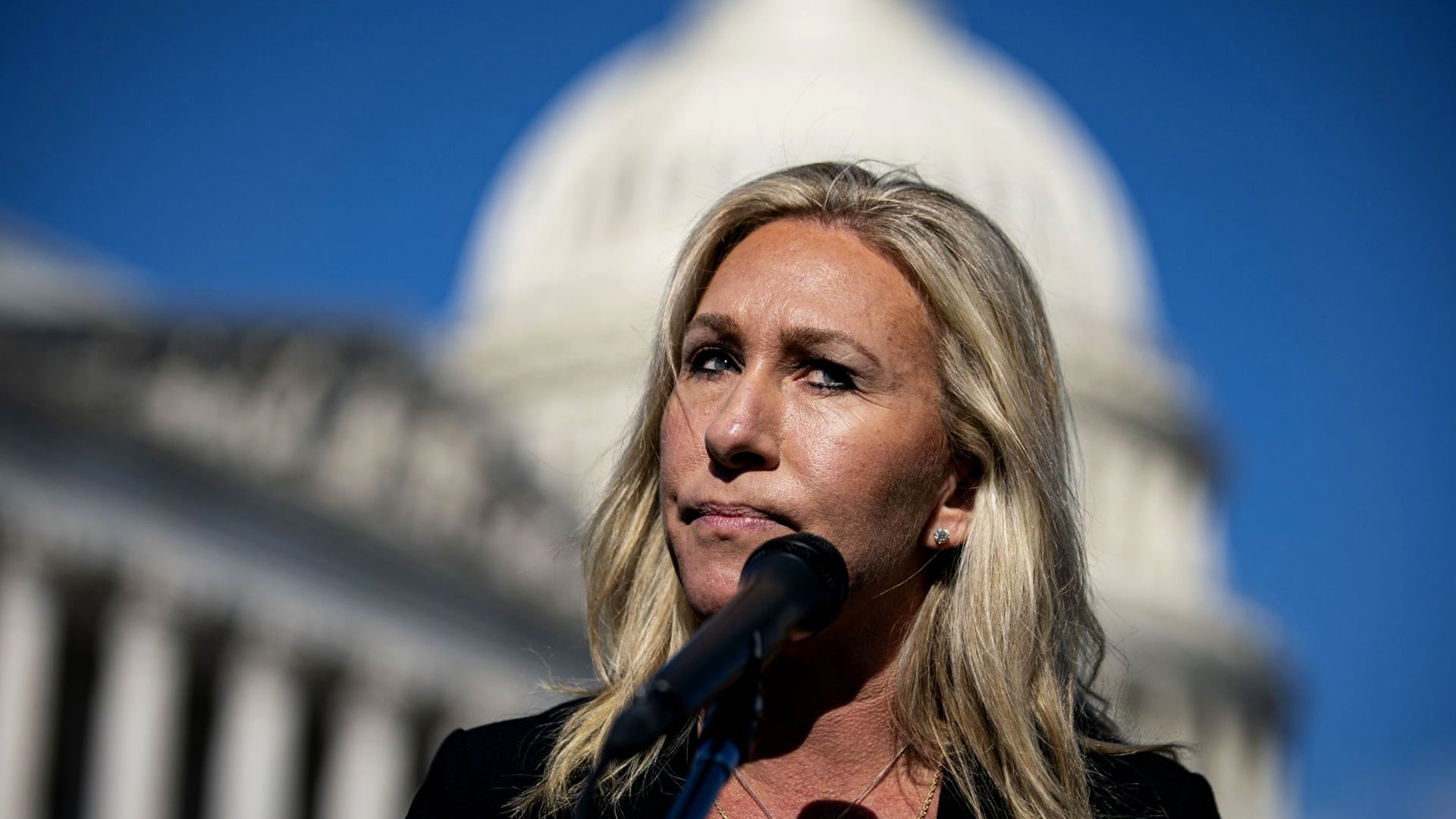 Twitter bir tanıdık ismi daha platformundan engelledi