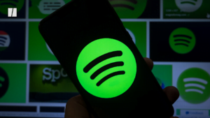 Spotify tartışmalı podcast yüzünden gündemden düşmüyor