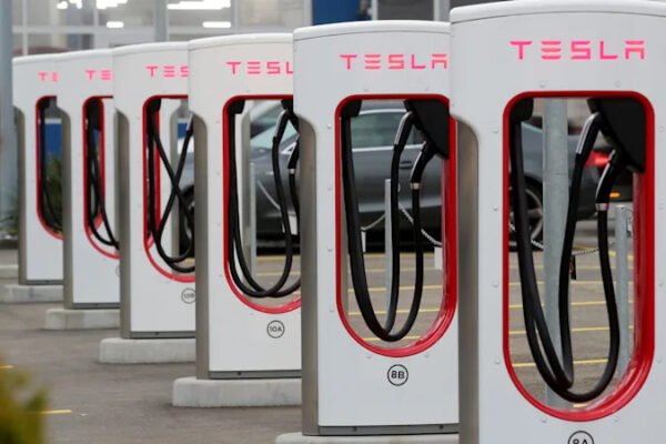 Tesla, Süper Şarj cihazlarıyla ilgili hamle yapıyor