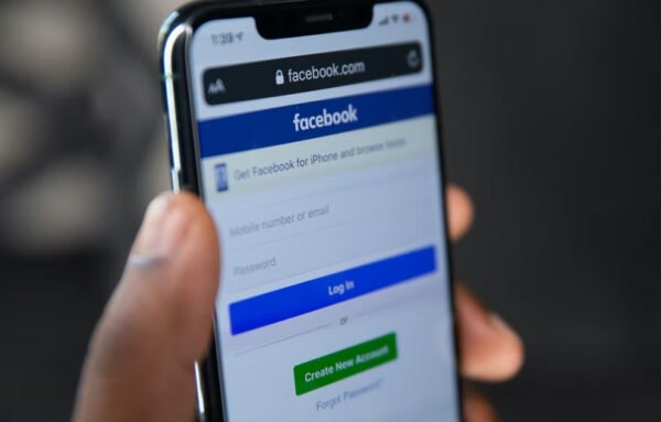Facebook, Ukrayna'daki insanlar için yeni bir özellik açıyor