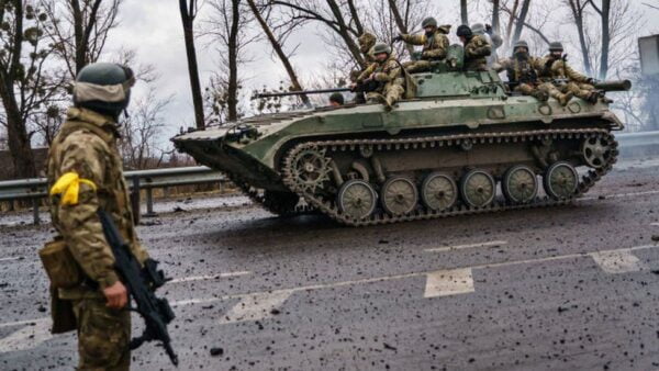 Ukrayna ordusunu desteklemek için NFT satıyor