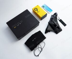 realme, akıllı telefon çantası ile Paris Moda Haftası’nda 20 akıllı telefon çantası