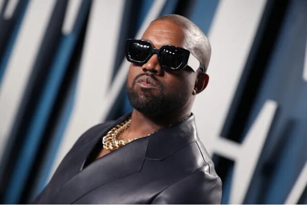 Instagram, Kanye West'i 24 saat askıya aldı