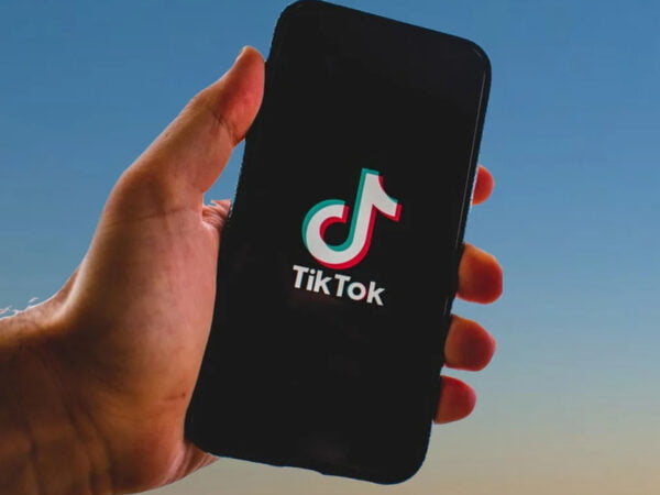 TikTok, Rusya'da yeni video yüklemelerini ve canlı yayınları askıya aldı
