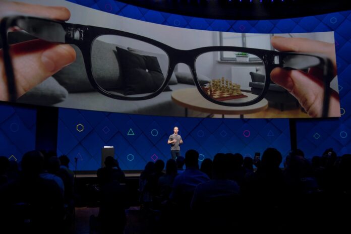 Meta ilk AR gözlüklerini 2024'te piyasaya sürecek