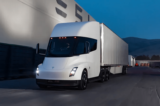 Tesla, beş yıl sonra Yarı kamyon rezervasyonları almaya başladı