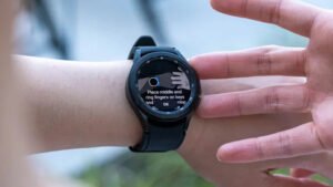 Google Asistan artık Samsung Galaxy Watch 4'te mevcut