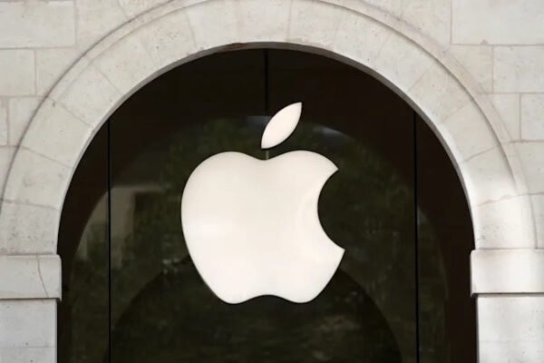 Apple çalışanları şirketi eleştirmeye devam ediyor