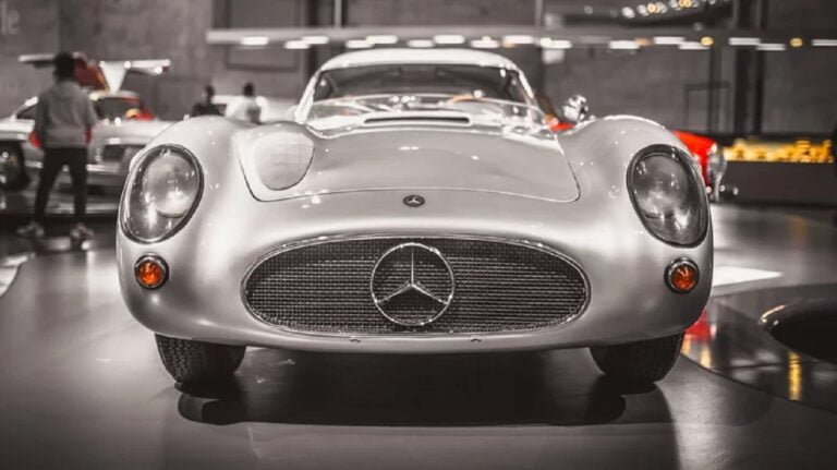 Dünyanın en pahalı arabası Mercedes tarafından satıldı