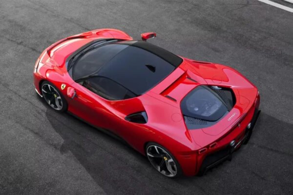 Ferrari, 2026 yılına kadar elektrikli araçlara geçmiş olacak