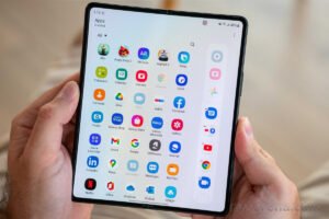 Galaxy Z Fold 5 SPen yuvasıyla mı gelecek? 15 Samsung Galaxy Z Fold 4, sadece 254 gram ağırlığında olacak