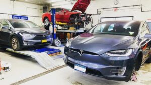 Tesla otomobillerin tamiri pahalı patlıyor 17 Tesla