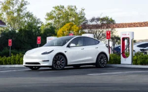 Tesla otomobillerinde kritik güvenlik hatası! 21 Tesla otomobillerinde kritik güvenlik hatası!