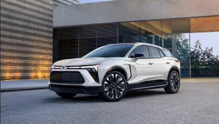 Chevrolet yeni elektrikli otomobilini tanıttı