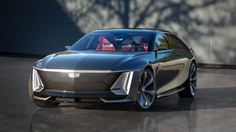 Cadillac 300 bin dolarlık elektrikli otomobilini tanıttı