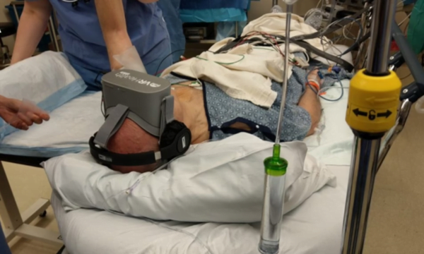 VR kulaklık takan hastalar daha az anesteziye ihtiyaç duyuyor!