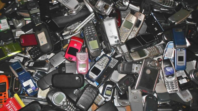 5 milyar cep telefonu bu yıl çöpe gidecek