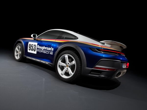 Porsche 911 Dakar : Otoyolda olduğu kadar arazide de konforlu