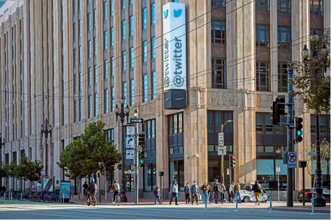 Elon Musk, Twitter çalışanlarının uzaktan çalışmasını yasakladı