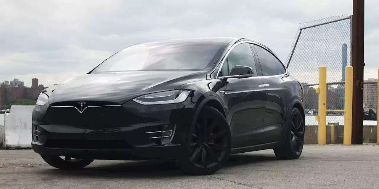 Tesla, 30.000 Model X arabasını geri çağırıyor