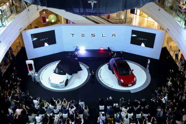 Tesla, ABD ve Avrupa'da EV fiyatlarını düşürdü