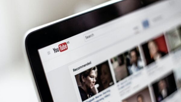 YouTube, bazı iOS kullanıcılarında çöküyor