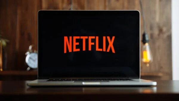 Netflix, hesap paylaşımı için ücret almaya başladı