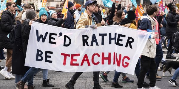 Öğretmenler greve gitti: Ortalık karıştı