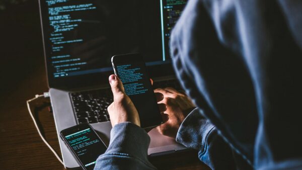 Sanal dolandırıcılar masum gezginlerin peşinde 2 siber suçlular Sanal dolandırıcılar